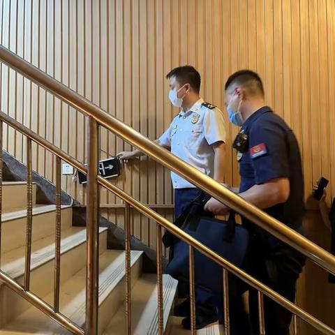 暑期消防安全行动：开发区大队开展消防安全夜查