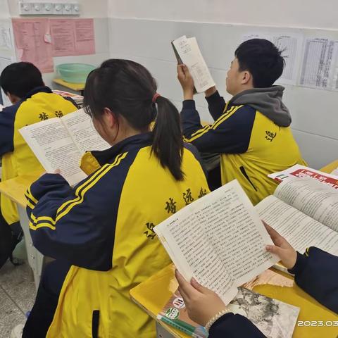 “书海无涯”瑶厦中学周末兴趣班八年级读书分享活动