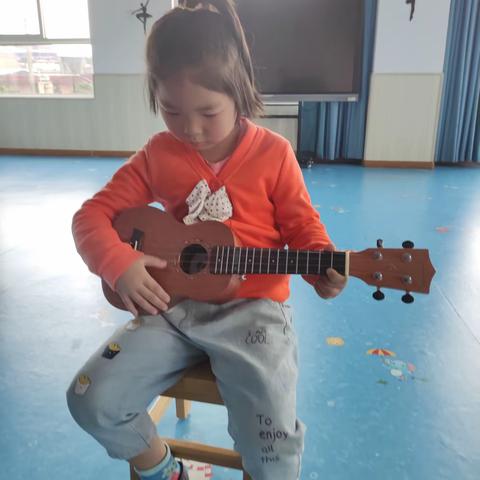 【高新教育】琴声悠扬  乐音致远——高新区第十八幼儿园（尤克里里特色课）