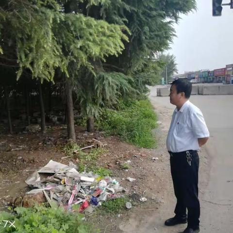 开发区党工委委员，管委会副主任李海波现场查看创卫迎检整改情况