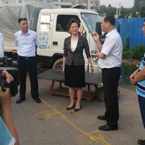 赵市长莅临开发区检查指导创卫工作