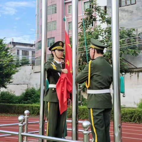 养成良好习惯，成就辉煌人生--唐江中学高三年级举行升旗仪式