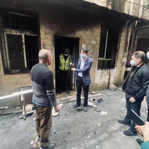 汉兴街道平安建设办公室对华安里进行消防安全检查