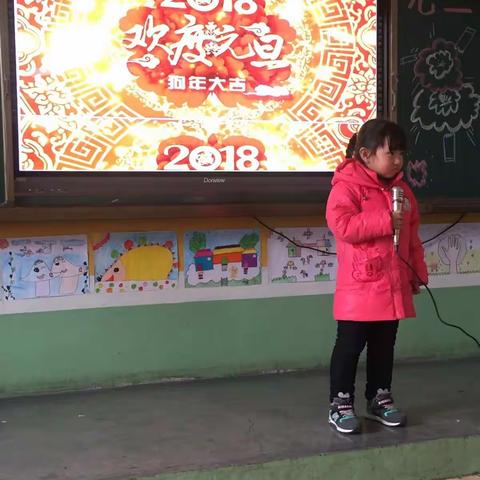 2018年的元旦，我们一起唱歌、跳舞，幼儿园的元旦，比之前我在家里一个人过节有趣多了，我喜欢幼儿园～