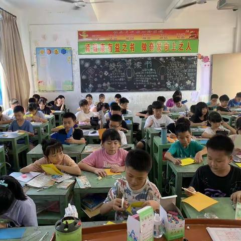 童心巧手迎中秋—湖南小学的学生们精心制作手工月饼与灯笼喜迎中秋节