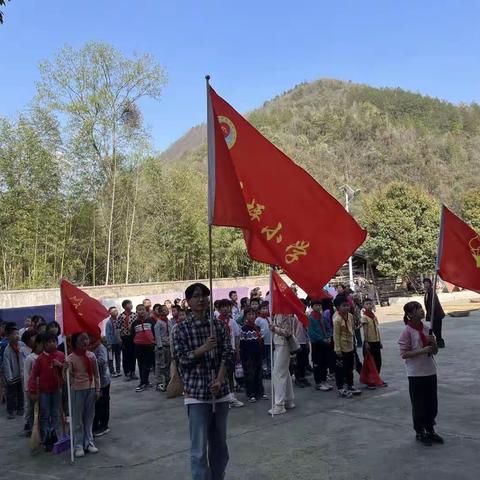 小小雷锋在行动 尊老敬老我先行———桑植县走马坪小学学生学雷锋走进敬老院活动