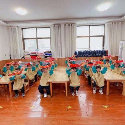爱上幼儿园，快乐“美”一天❗️❗️❗️在小三班这个温暖的大家庭中🏘宝贝们在一天天长大~