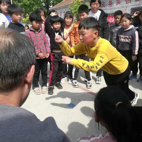 2021年4月27日上午，高堂小学举行了五一运动会！比赛项目有跳绳、跳远、拔河等……。