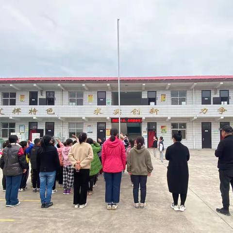 张岭小学开展“喜迎二十大，争做好队员”主题中队会