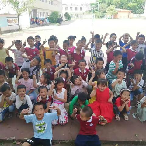 2020年5月25日   章琪琪分享教育故事“你若盛开，蝴蝶自来”