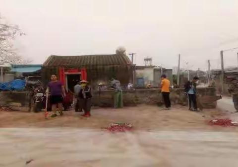 打显村大刀阔斧  全面清洁村庄卫生