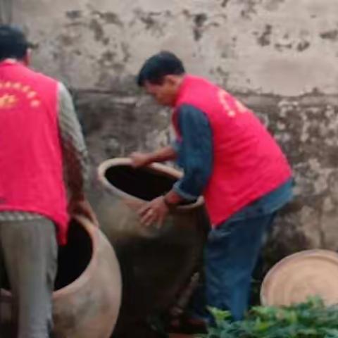 光田村委会组织公益岗本周六“双创日”开展爱国卫生运动