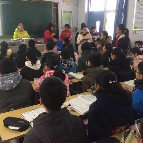 共读中华经典，聆听古诗书韵。