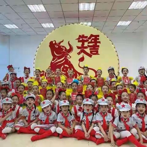 孙女跳舞比赛结束留影