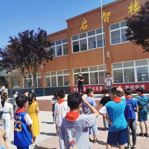 吴安屯小学校领导上台讲思政课