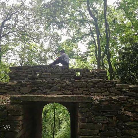 我打白崖路上过