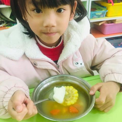 中安幼大1班第7周园内日常部分生活照