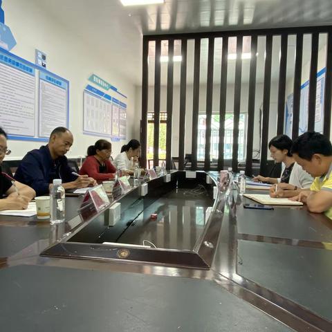 团街镇组织召开“万名人才兴万村”工作座谈会