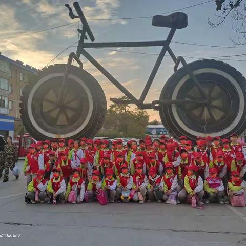 走进双创基地 点燃科技梦想 ——长治实验西校区（二十中）三（5）班雏鹰中队开展研学旅行活动