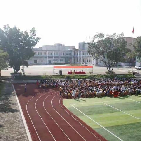 “五星红旗，我为你自豪”——石坡中心小学举行2019-2020学年开学典礼