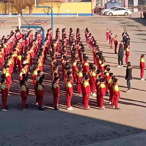 出头岭镇东王官屯中心小学冬季长跑启动仪式圆满成功