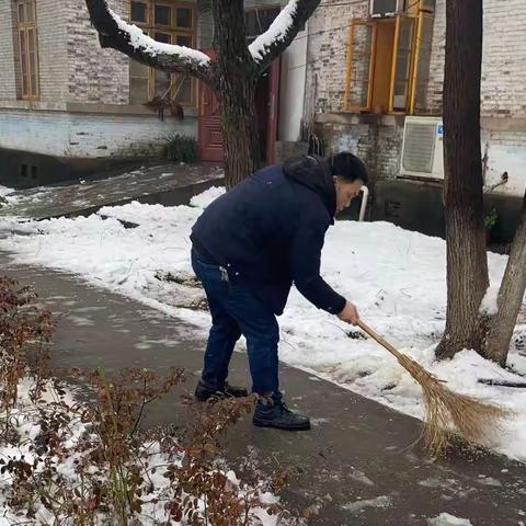 【生产保障中心二工段】扫雪清障保生产