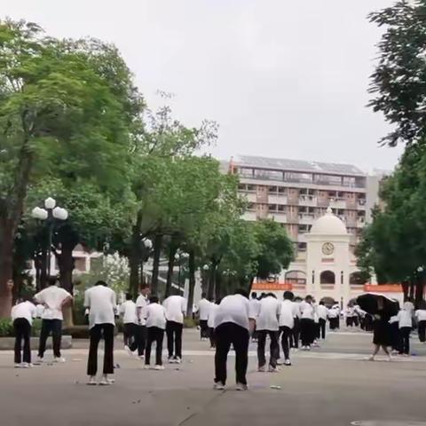 家校齐心,助力阳光饭堂——记初三9班家长代表参观学校饭堂活动反馈