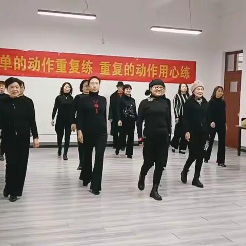 紫贞街道老年学校模特班春季第一堂课