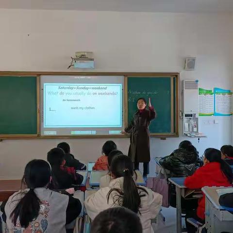 齐心协力抓教研，笃行不怠谱新篇——郭里教办开展对郭东小学业务视导工作