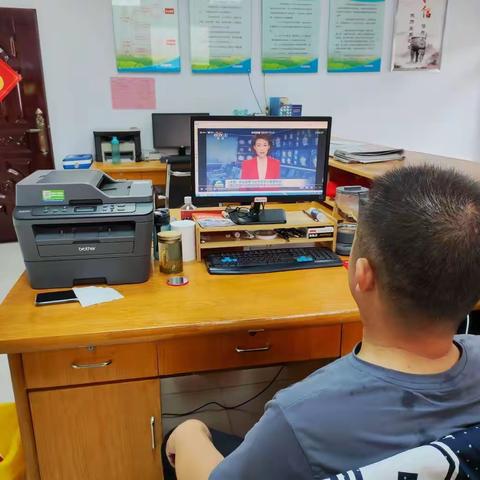 组织收看《焦点访谈》系列节目，学习优秀共产党员先进事迹