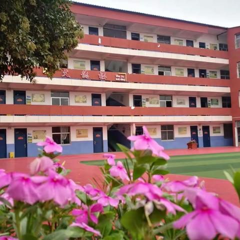 随堂听课   助推成长——记宁陵县第一实验小学“随堂听课”活动