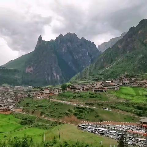 甘南是最近几年越来越火的旅游胜地，是一个被旅行爱好者称为比西藏还西藏的地方。