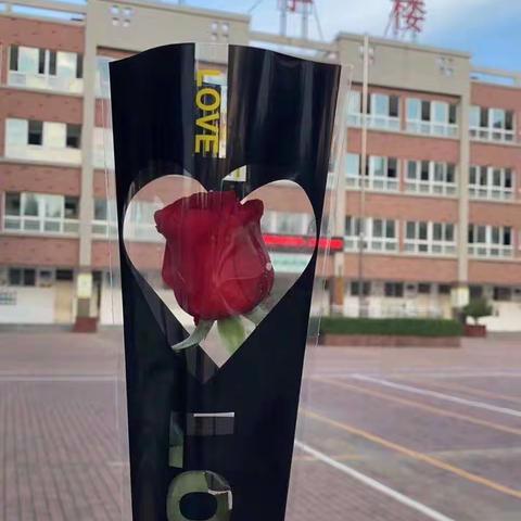 教师节的鲜花，静悄悄地开——嘉明实验小学“教师节”送鲜花