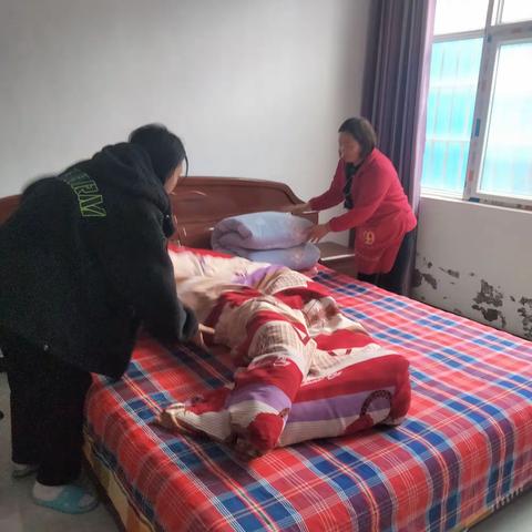 硖石乡：开展“家庭清洁日”活动