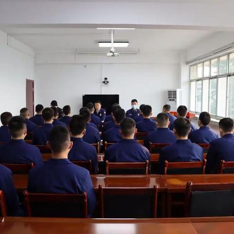华清东路消防救援站召开冬季执勤岗位练兵工作经验交流会
