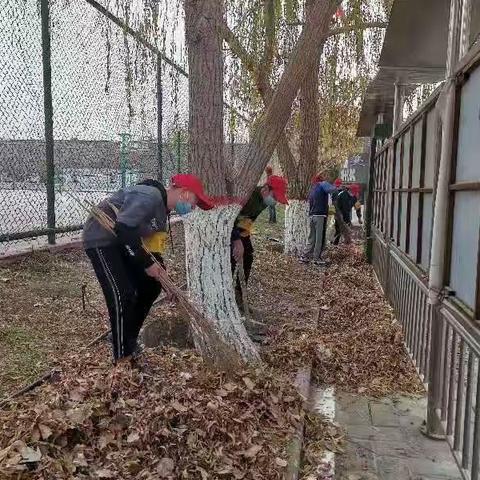 “冬风落叶扫  •  志愿校园行”               库尔勒市第十二中学开展初冬志愿者服务活动