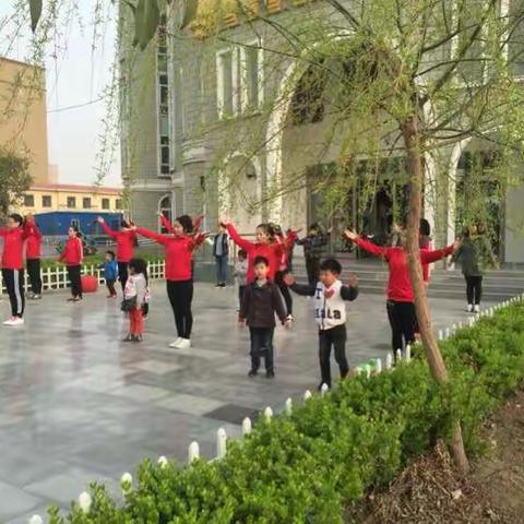 阳光雨露幼儿园。                                    夏季嗨翻天