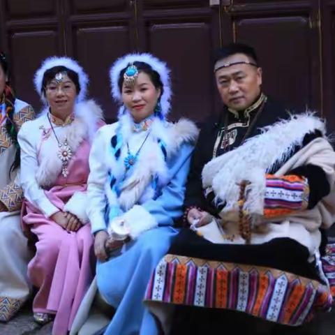 云南丽江……丁加伟少数民族妆扮