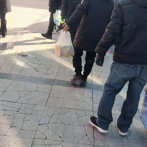 爱心力所能及   接力携手共济