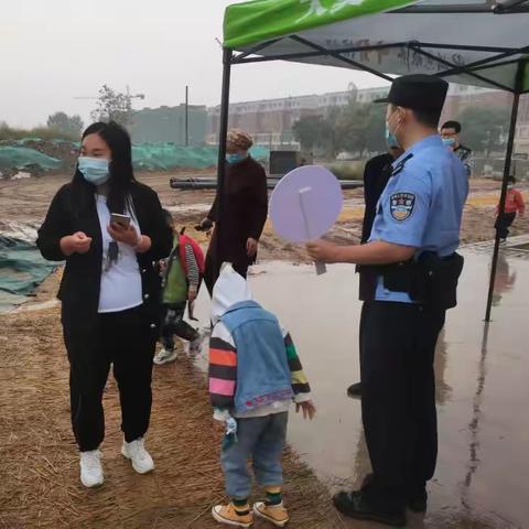 秋雨润于心，护学践于行——平罗二幼雨中护学记