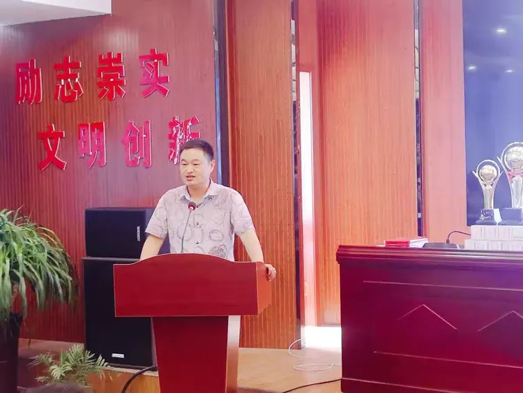 全峰中学首届教师基本技能大赛