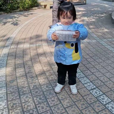 买蘑菇的小姑娘