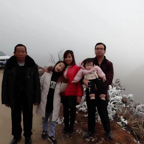 瑞雪兆丰年（2019年2月11日）爸爸开车带我们和外公还有小外婆到龙岩朝阁的万亩草甸看雪