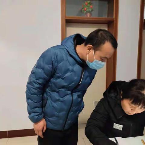 缅怀英雄，传承精神  曹洼小学学习李瑞芝同志活动