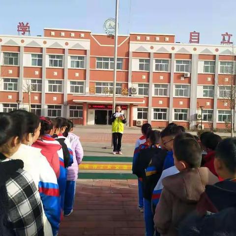 迎接全国中小学生安全教育日，做好自我保护。