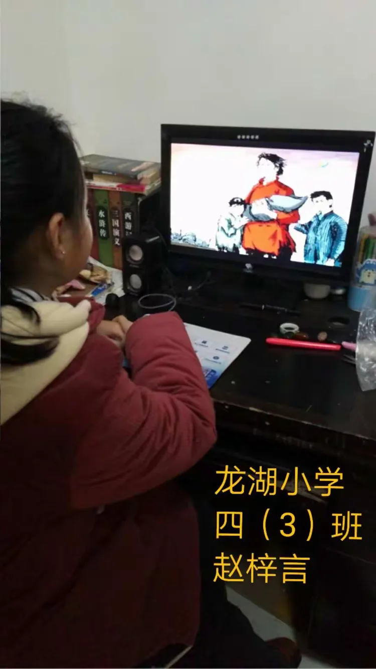 向雷锋同志学习淮阳区龙湖小学四年级段学生学习进行中