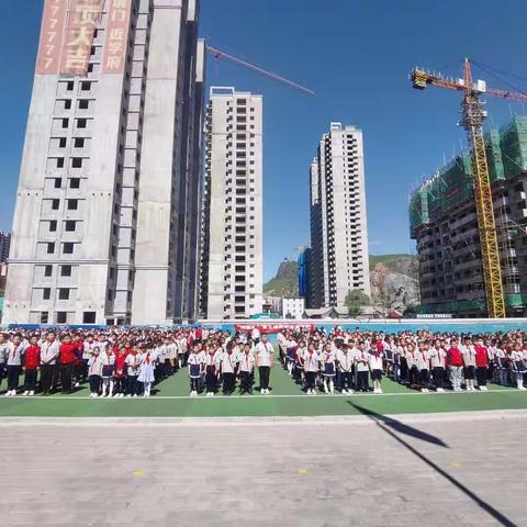 足球凝聚力量 绿茵放飞希望                  ——明德路小学"明德杯"第五届校园足球联赛