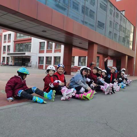 心随轮动 ，滑出精彩—明德路小学轮滑美篇