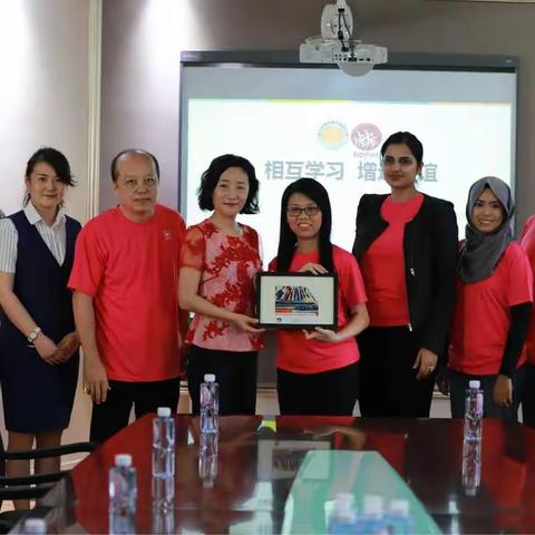 促进中新交流 缔结友谊之花-----新城区长缨路小学与新加坡育德小学举行交流联谊活动