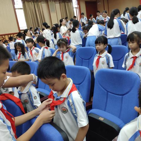新少先队员入队仪式暨白杨班六一儿童节大食会